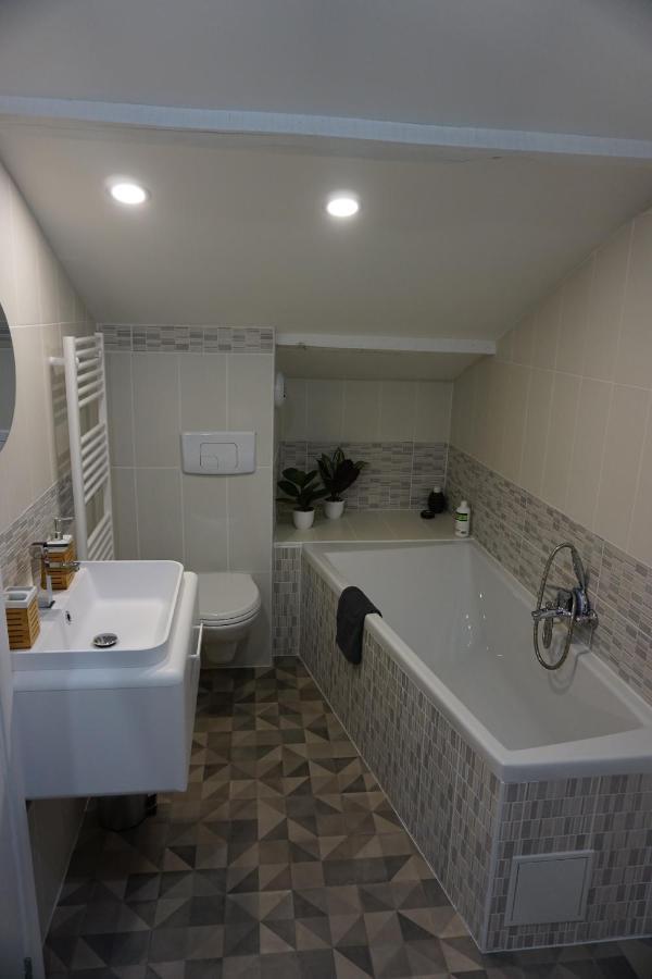 Appart Cosy 4 Personnes Avec Terrasse ラ・ロッシュ＝シュル＝ヨン エクステリア 写真